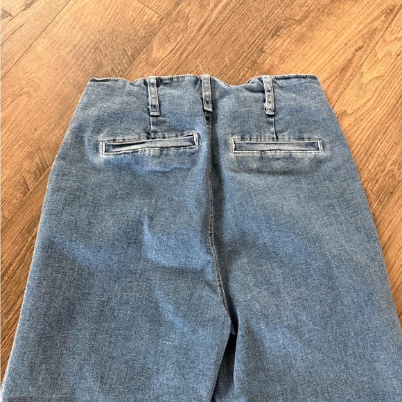 Classic Blue High-Waisted Women Wide Leg Crop Jeans - Picture 3 of 4